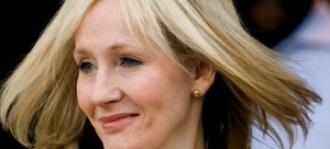 Das ist die Schriftstellerin Joanne K. Rowling. Sie hat Harry Potter erfunden und wir am 31. Juli 215 50 Jahre alt. (Foto: dpa)