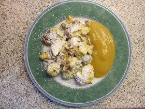 Wie der Name Kaiserschmarrn entstanden ist, das ist nicht eindeutig geklärt. Eine Geschichte allerdings erzählt davon, dass der Kaiserschmarrn aus einem Missgeschick am österreichischen Hof entstanden ist. (Foto: Sommersberg)