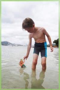 Til aus Köln hat Karli auf Ibiza mit ins Meer genommen.