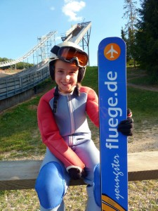 Juli findet Skispringen im Sommer super. (Foto: dpa)