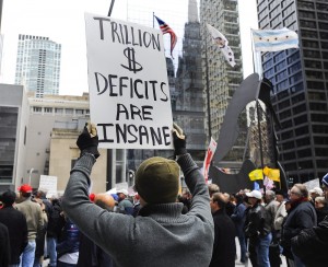 Die Gruppe „Tea Party" geht auch heute noch oft auf die Straße. Die Leute in dieser Protest-Gruppe haben andere Vorstellungen von Politik. Sie wollen zum Beispiel, dass die Regierung weniger Macht hat. (Foto: dpa)