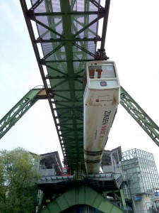 Der Erfinder der Schwebebahn heißt Eugen Langen. Er lebte vor mehr als 120 Jahren. (Foto: dpa)