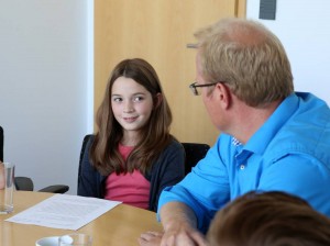 „Mit welchem Fahrzeug sind sie gekommen?", wollte Fine wissen.