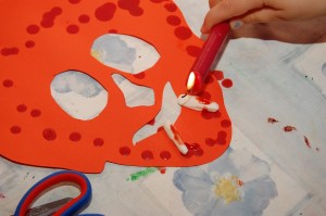 KINA - Grusel-Alarm! So bastelst du dir eine Halloween-Maske