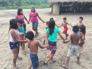 In Lomis' Dorf leben 6 Familien mit 20 Kindern. (Foto: dpa)