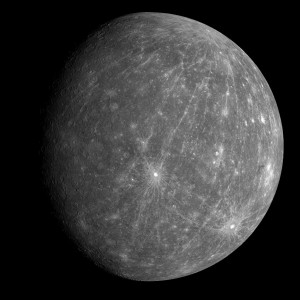 Die Raumsonde Messenger ist an dem Planeten vorbei geflogen - und hat diese Aufnahmen gemacht. (Foto: dpa)