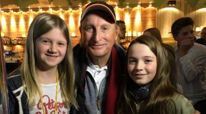 Unsere Kinderreporterinnen mit Quatschkopf Otto Waalkes (Foto: Shara Fatheyan)