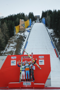 Solche Schanzen segeln die Sportler hinab.
