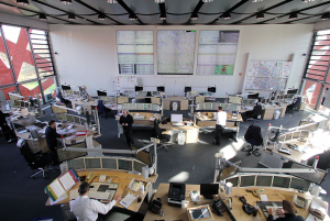 Und so sieht es in der Leitstelle aus (Foto: dpa)