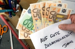 Geld für Gefallen: Das nennt man Korruption. (Foto: dpa)