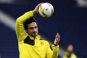 Mats Hummels beim Aufwärmtraining in Dortmund (Foto: dpa)