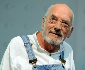 Mit Latzhose und Nickelbrille berühmt geworden: Peter Lustig (Foto: dpa)