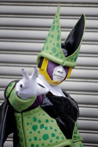 Jede Menge selbstgebastelte Teile: Cosplayer arbeiten oft ewig am Kostüm. (Foto: dpa)