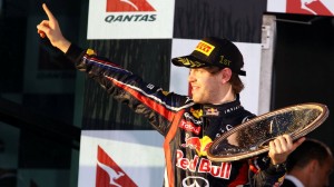 Der deutsche Fahrer Sebastian Vettel hat 2011 in Australien gewonnen - dafür gibt es diese Schale. (Foto: dpa)