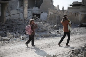 Aus den Städten zu fliehen, ist nicht einfach. (Foto: Save the Children)