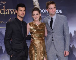 In Twilight sind sie die Stars: Taylor Lautner (links), Kristen Stewart und Robert Pattinson (Foto: dpa)