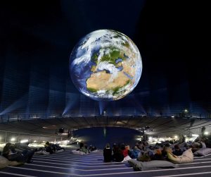 Im Gasometer kannst du die Erde in groß von allen Seiten erkunden. (Foto: Gasometer)