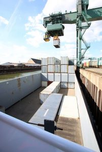 Die Container bringt Hendrik von Köln nach Rotterdam.