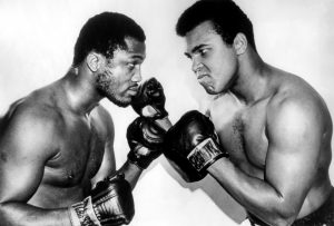 Berühmte Feinde: Muhammad Ali (rechts) und Joe Frazier (Foto: dpa)