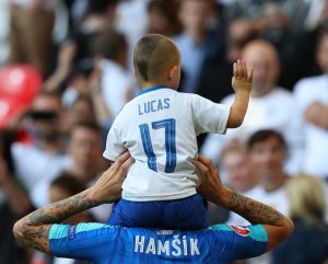 Lucas, klar, im eigenen Trikot (Foto: dpa)