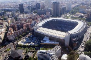 So sieht das berühmte Bernabeu Stadion von außen aus. (Foto: dpa)