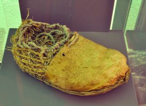 Schon in der Steinzeit trugen die Menschen Schuhe wie diesen. (Foto: dpa)