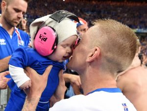 Ari Freyr Skulason, Island, mit seiner Tochter (Foto: dpa)