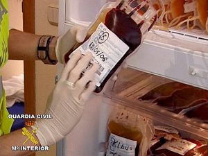 ...und sogar mit fremdem Blut kann man dopen. (Foto: dpa)