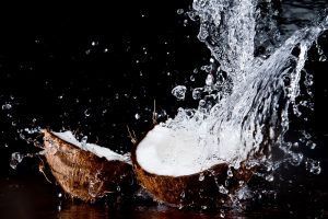 Die Kokosnuss gehört zu den Steinfrüchten. (Foto: dpa)