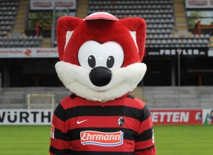 ARCHIV Maskottchen Füchsle vom Fußball-Bundesligisten SC Freiburg, aufgenommen am Donnerstag (30.06.2011) während des offiziellen Fototermins des Vereins für die Saison 2011-12 im Badenova-Stadion in Freiburg. So sieht das Maskottchen vom SC Freiburg aus: Füchsle. Foto: Patrick Seeger dpa +++(c) dpa - Nachrichten für Kinder+++