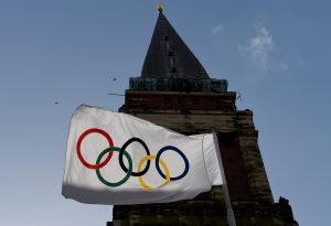 Eine Flagge für alle Menschen auf der Welt: die olympische Flagge (Foto: dpa)