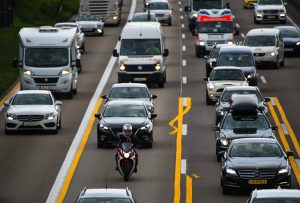 Unaufmerksame Autofahrer verursachen zwei von drei Staus. (Foto: dpa)