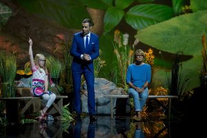 Wer weiß die Antwort? Lea Zoé tritt im Insekten-Duell gegen Uschi Glas an. (Foto: NDR / Thorsten Jander)