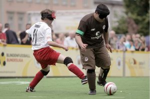 Ein Super-Gehör ist beim Blindenfußball nötig. (Foto: dpa)