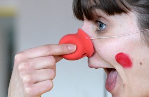 Eigentlich sehen Clowns witzig aus und bringen Spaß. (Foto: dpa)