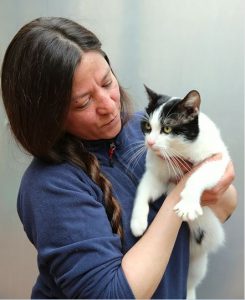Die Mitarbeiter kümmern sich um Hunderte Tiere. (Foto: Valentina Kurscheid)