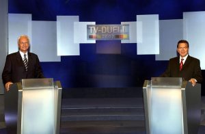 In Deutschland: Edmund Stoiber (links) gegen den späteren Kanzler Gerhard Schröder (Foto: dpa)