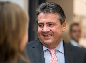 Vielleicht tritt SPD-Chef Sigmar Gabriel gegen die Kanzlerin an. (Foto: dpa)