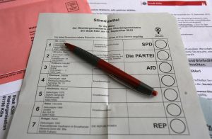 So sahen die fehlerhaften Stimmzettel in Köln aus. (Foto: dpa)