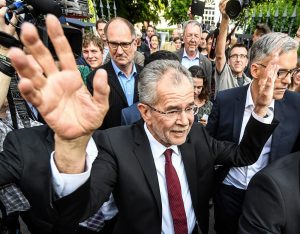 Zu früh gefreut: Alexander van der Bellen nach der Wahl vor einem halben Jahr. (Foto: dpa)