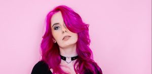 Sina heißt auch Fräulein Chaos und hat einen berühmten Youtube-Channel. (Foto: dpa)