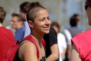 Emma Gonzalez, Schülerin an der Marjory Stoneman Douglas High School, nimmt an einer Protestkundgebung teil. (Foto: dpa)