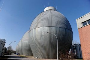 Beeindruckend: Das sind die Faultürme im Klärwerk. (Foto: Rakoczy)