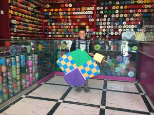 Drachenfliegen ist eine alte Tradition in Afghanistan. Im Frühling ist der Wind perfekt und die Saison startet wieder. (Foto: dpa)