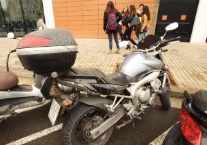 In Spanien kommt häufig Sand aus der Sahara an - wie hier 2014 in Barcelona. (Foto: dpa)
