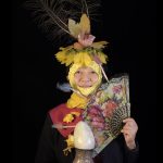 Bei ihrer Aktion „I see you like this“ darfst du deine Eltern dekorieren und fotografieren lassen. (Foto: Künstlergruppe)