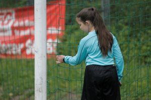 Lenja kontrolliert den Platz, damit alles regelkonform abläuft. (Foto: Jenny Wagner)