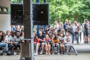 Auch auf den Schulhof wurde die Funkverbindung übertragen. (Foto: Krieger)