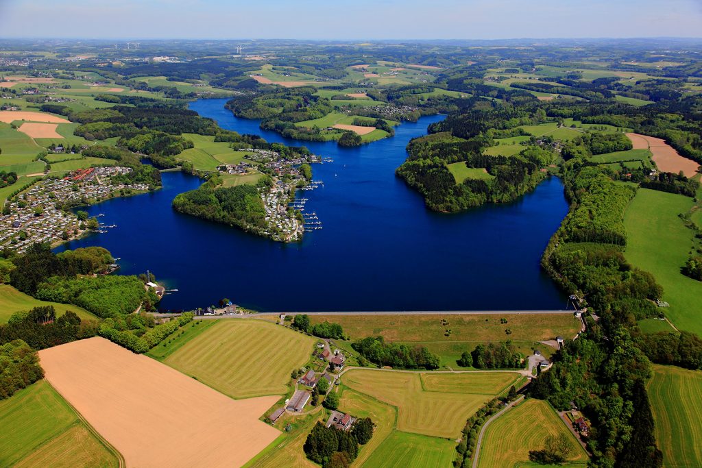 Die Bever-Talsperre sorgt dafür, dass der Nebenfluss der Wupper nicht zu viel oder zu wenig Wasser führt. (Foto: Peter Sondermann Wupperverband) 