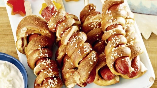 Kochen: Wurst in der Brezel